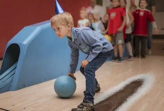 Bowling à Bordeaux célébrez l'anniversaire de vos enfants ou une sortie en famille réussie